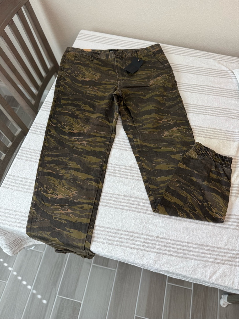Men's Tiger-Stripe Cargo Pants - Olive Camouflage